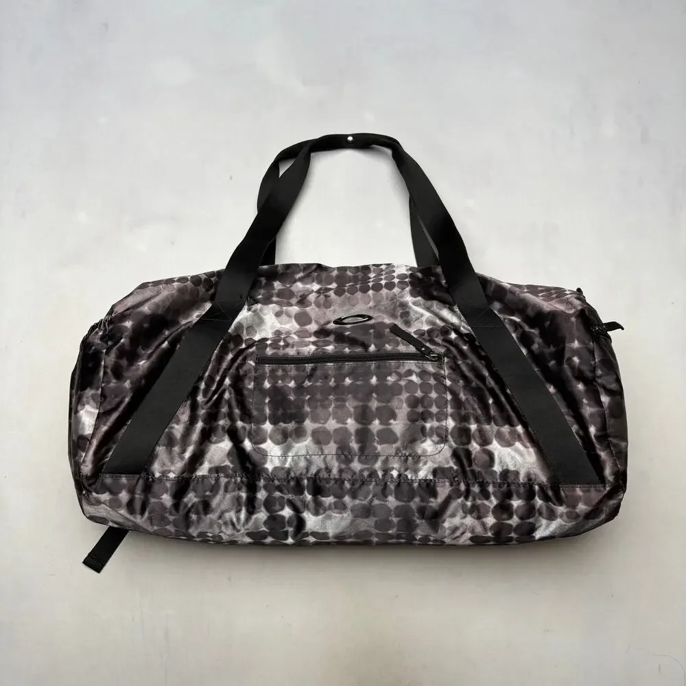 Oakley Gym Duffle Carry On Bag Mens 26x8.5 Geometric Workout Travel Gorpcore